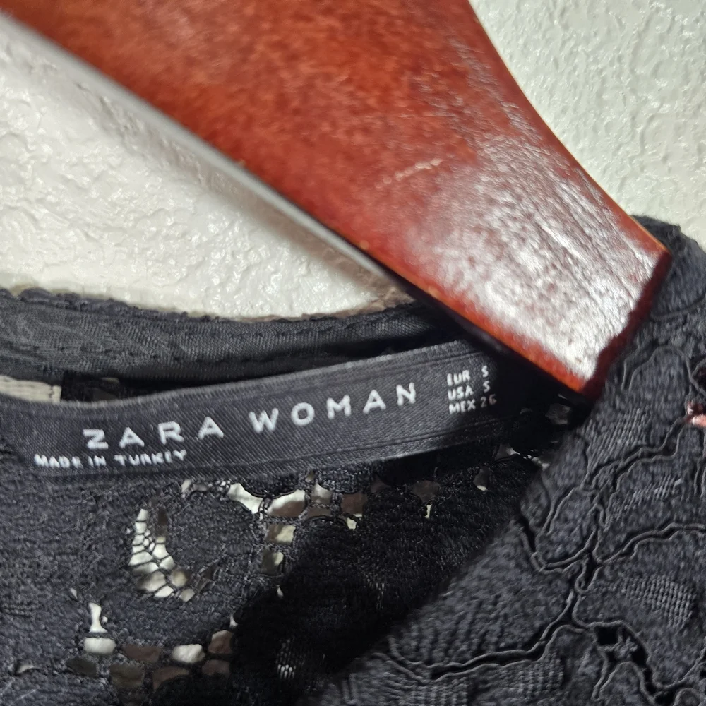 Zara Women’s Black‎ Lace Ruffled Long Sleeve Blouse Shirt Women’s Size Small